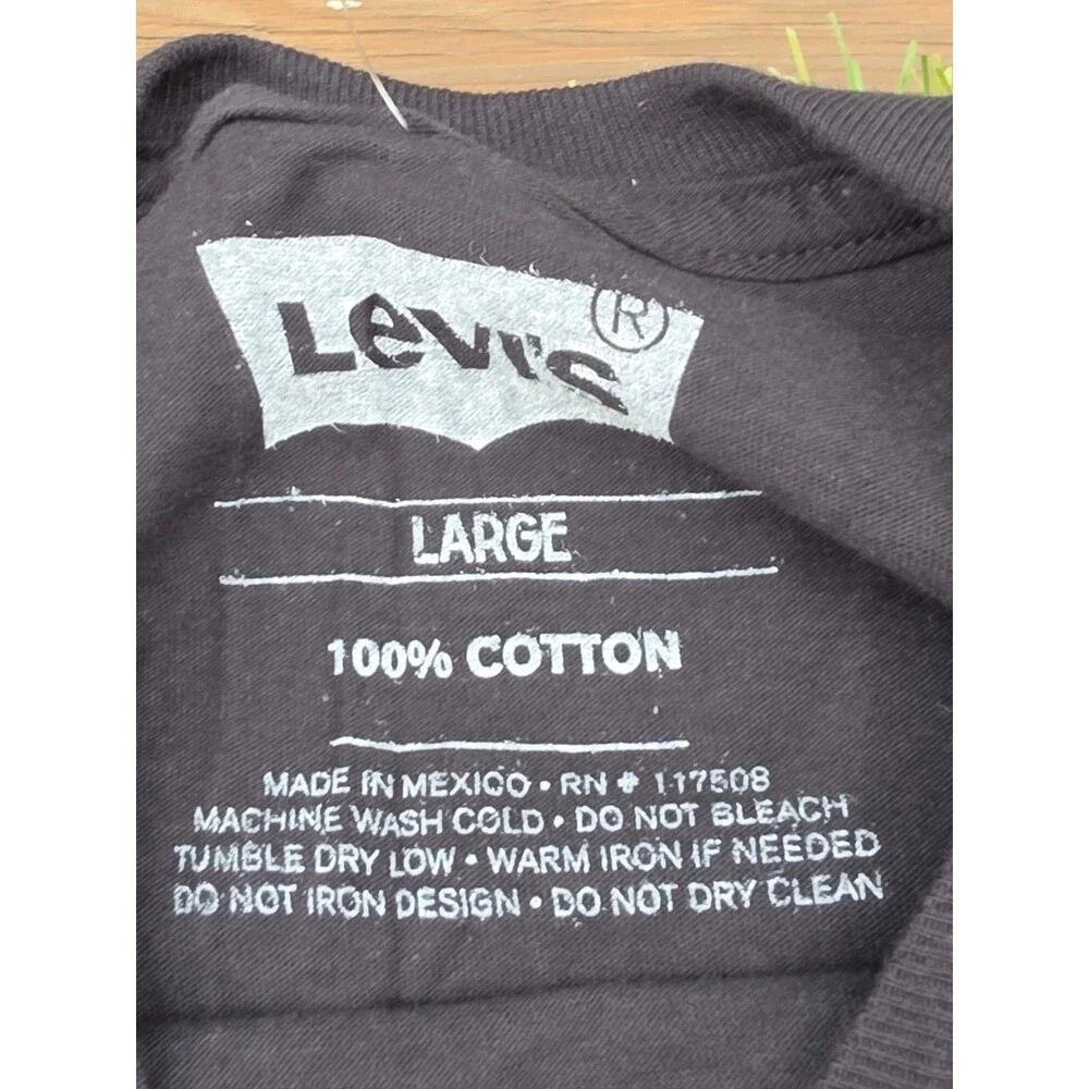 Levi Strauss & Co. Men's Large Black T-shirt w/ Gold/White Graphics Crafted NWT